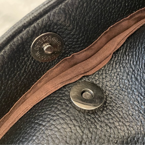 Elegant Black Cross Body Bag - Picture 15 of 16